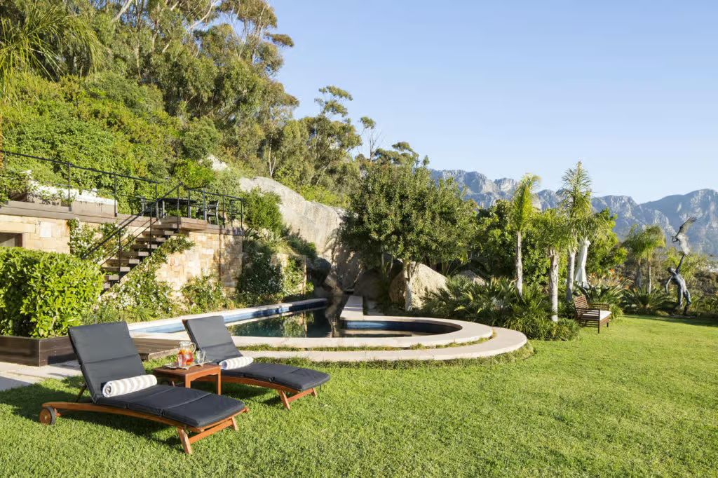 The lawn and pool, with the Twelve Apostles beyond