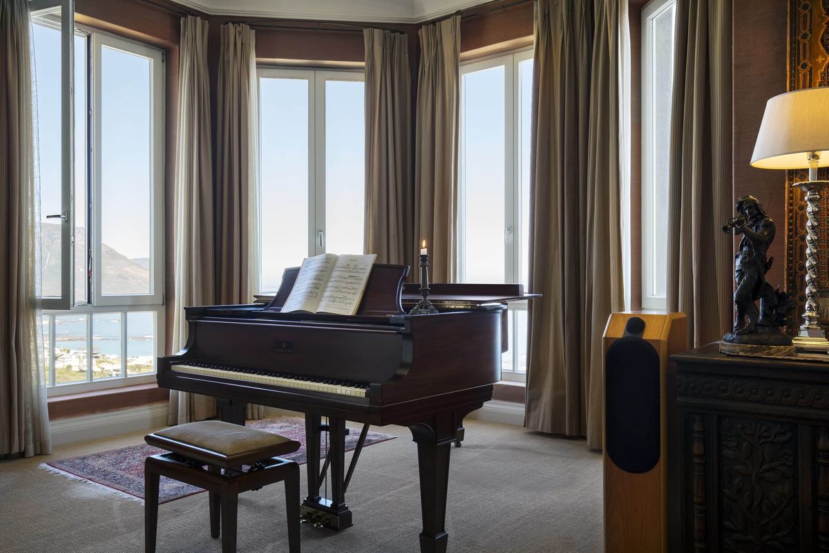 The Steinway in the Grand Oceanfront Suite